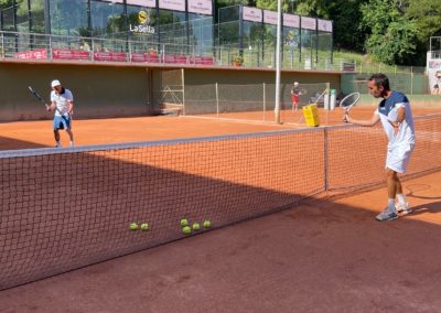 clases tenis principiantes adultos