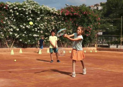 cursos tenis niños la sella