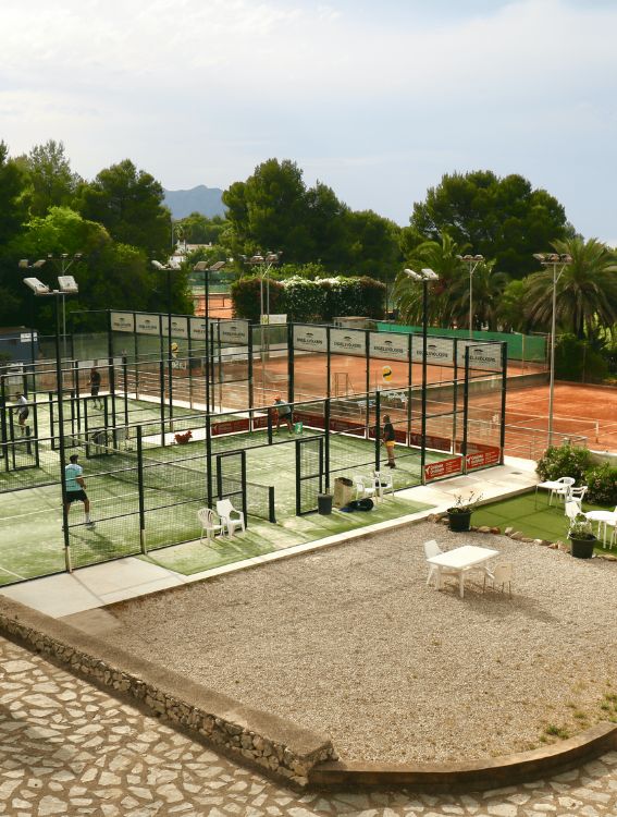 Alquiler de pistas de tenis, tierra batida, césped artificial - Club de Tennis La Sella